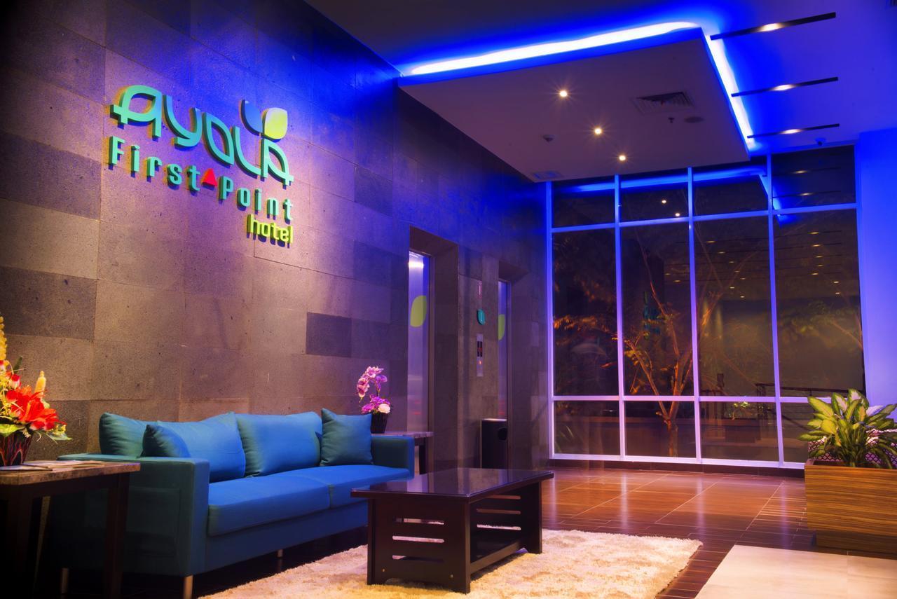 Ayola First Point Hotel Pekanbaru Buitenkant foto