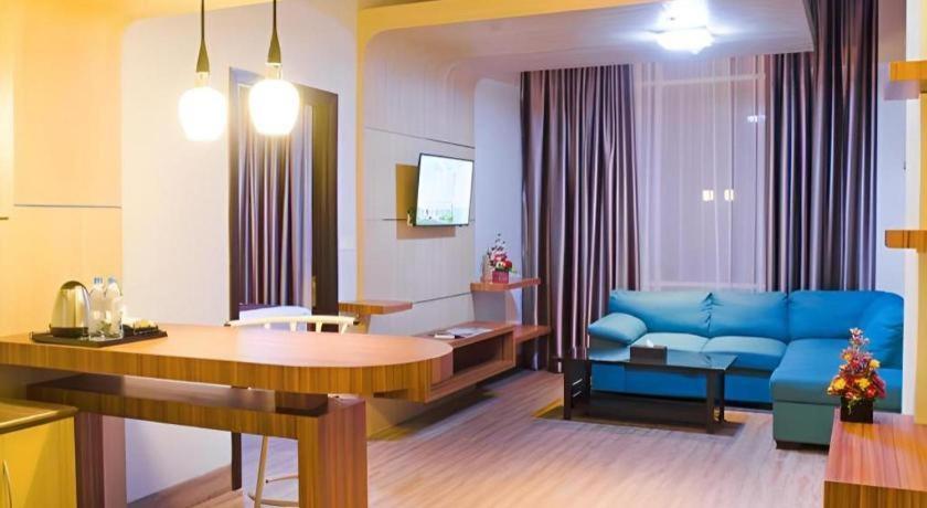 Ayola First Point Hotel Pekanbaru Buitenkant foto