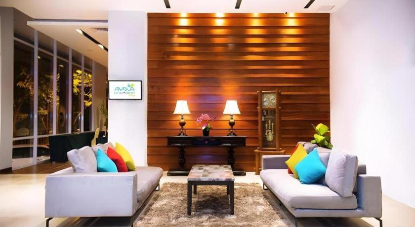 Ayola First Point Hotel Pekanbaru Buitenkant foto