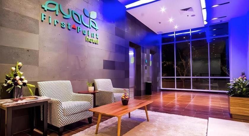 Ayola First Point Hotel Pekanbaru Buitenkant foto