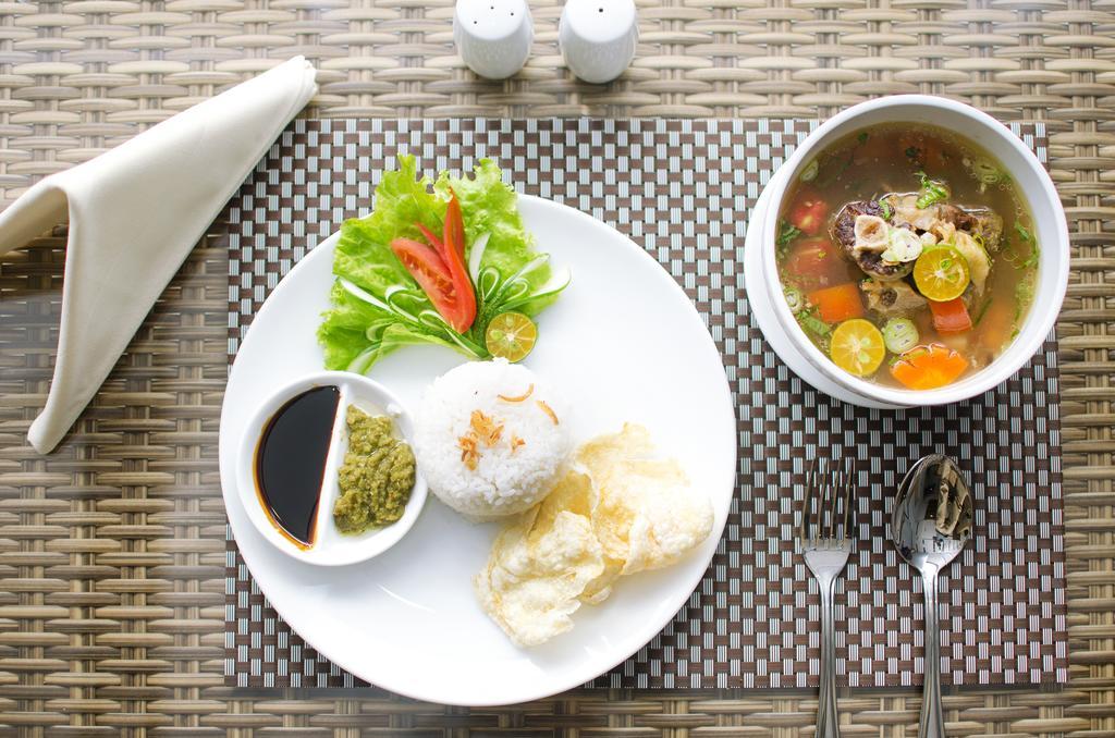 Ayola First Point Hotel Pekanbaru Buitenkant foto